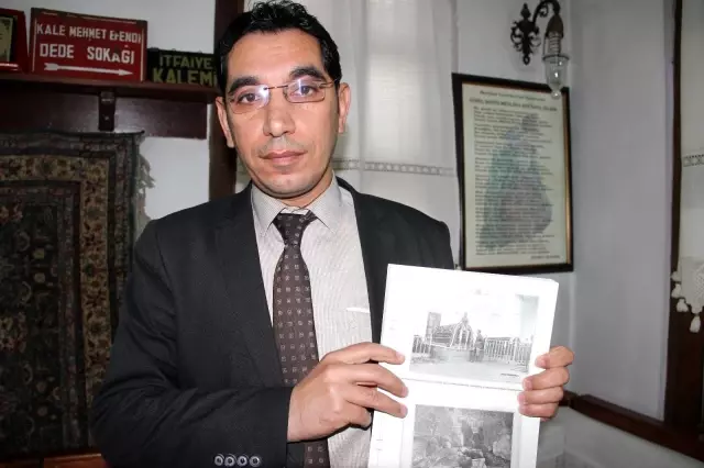 Prens Pihilip'in babası bundan 100 yıl önce Afyon'daki türbeye çizmeleriyle girmiş Prens Pihilip'in babası bundan 100 yıl önce Afyon'daki türbeye çizmeleriyle girmiş