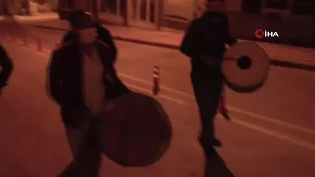 Son dakika haberi | Ramazan davulcuları sahurda coşturdu Son dakika haberi | Ramazan davulcuları sahurda coşturdu