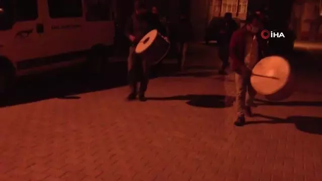 Son dakika haberi | Ramazan davulcuları sahurda coşturdu Son dakika haberi | Ramazan davulcuları sahurda coşturdu