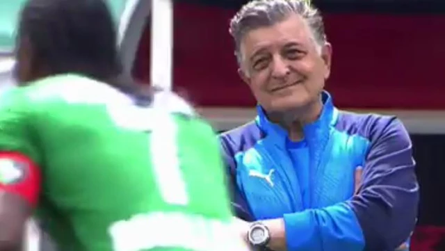 Even rival coach Yılmaz Vural watched Rodallega's incredible goal with admiration.