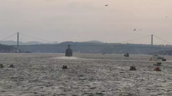 Son dakika haber... İSTANBUL-RUS SAVAŞ GEMİLERİ PEŞ PEŞE İSTANBUL BOĞAZI'NDAN GEÇTİ Son dakika haber... İSTANBUL-RUS SAVAŞ GEMİLERİ PEŞ PEŞE İSTANBUL BOĞAZI'NDAN GEÇTİ