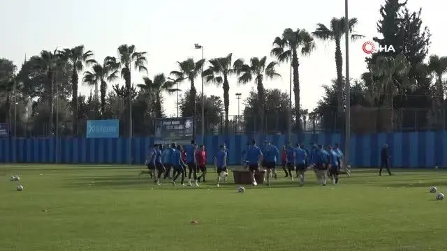 Samet Aybaba: 'Takım, şehirle gönül bağını kurdu' Samet Aybaba: 'Takım, şehirle gönül bağını kurdu'