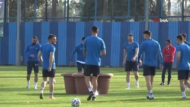 Samet Aybaba: 'Takım, şehirle gönül bağını kurdu' Samet Aybaba: 'Takım, şehirle gönül bağını kurdu'