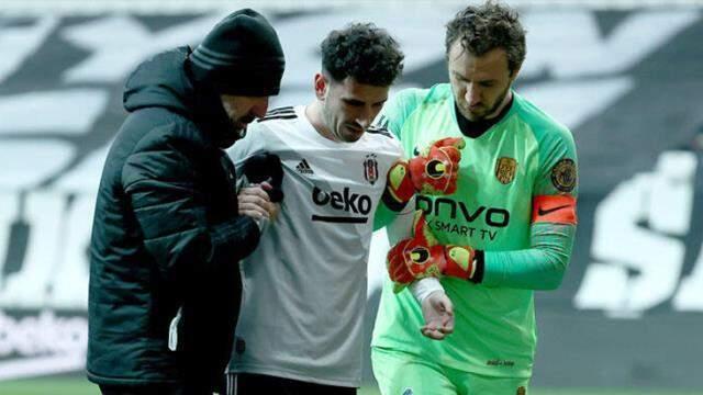 Şampiyonluk yolundaki Beşiktaş'a, Cenk'in ardından bir kötü haber de Oğuzhan'dan geldi Şampiyonluk yolundaki Beşiktaş'a, Cenk'in ardından bir kötü haber de Oğuzhan'dan geldi