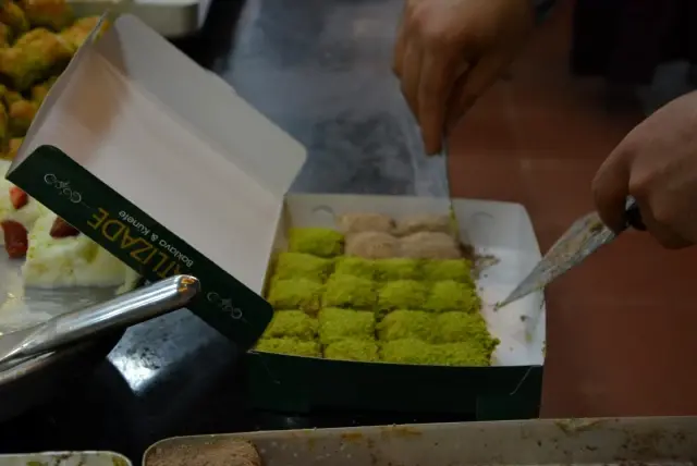 Sandıklı'da iftar sofralarının vazgeçilmez lezzeti 'Soğuk baklava' Sandıklı'da iftar sofralarının vazgeçilmez lezzeti 'Soğuk baklava'