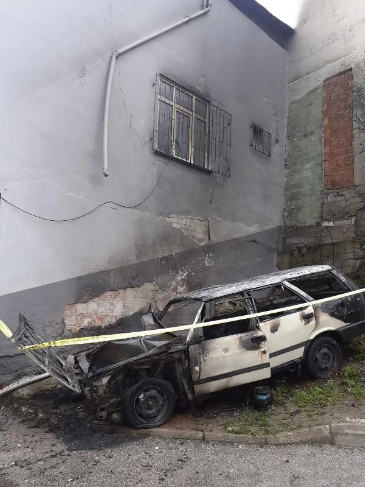Satmak için anlaştığı otomobili kundaklandı