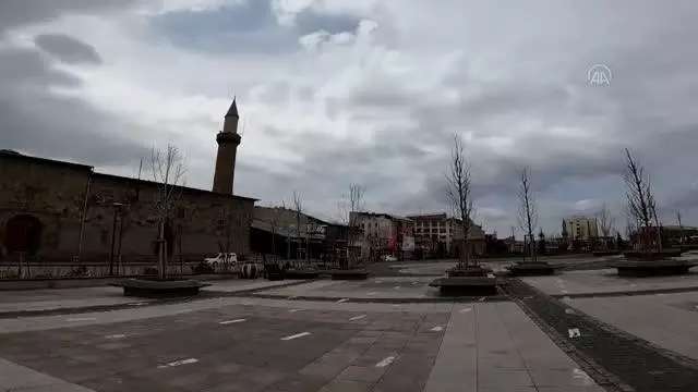 Cadde, sokak ve meydanlarda sessizlik hakim (2) Cadde, sokak ve meydanlarda sessizlik hakim (2)
