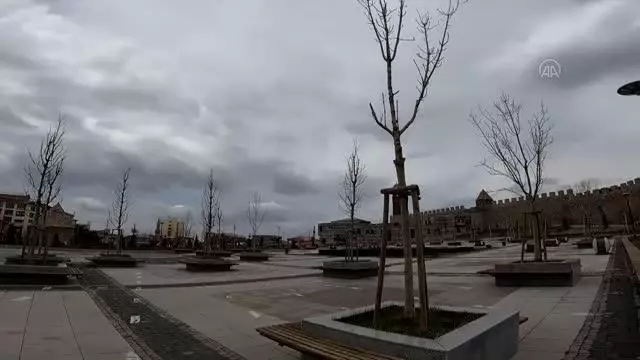 Cadde, sokak ve meydanlarda sessizlik hakim (2) Cadde, sokak ve meydanlarda sessizlik hakim (2)