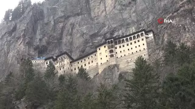 Sümela Manastırı'nda ağır kış şartları nedeniyle duran restorasyon çalışmalarına yeniden başlandı Sümela Manastırı'nda ağır kış şartları nedeniyle duran restorasyon çalışmalarına yeniden başlandı