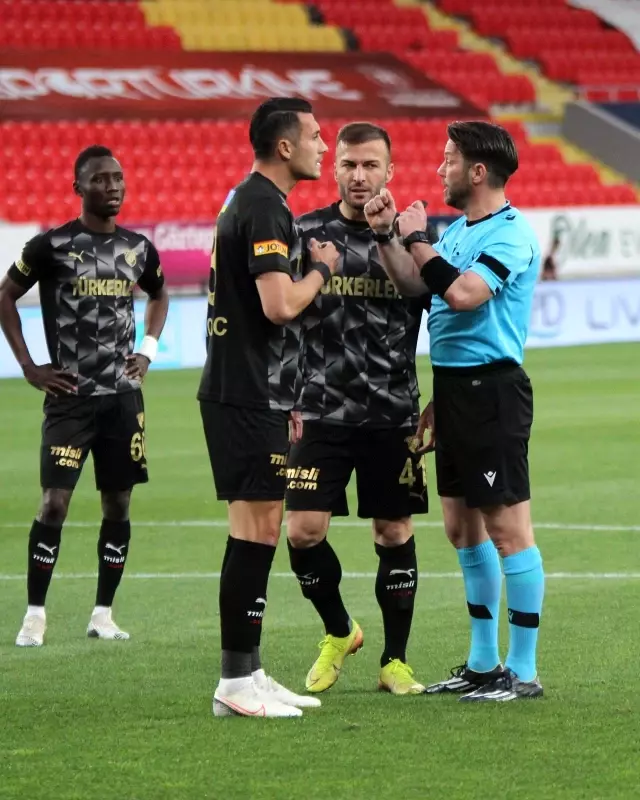 Süper Lig: Göztepe: 1 - Galatasaray: 2 (İlk yarı) Süper Lig: Göztepe: 1 - Galatasaray: 2 (İlk yarı)