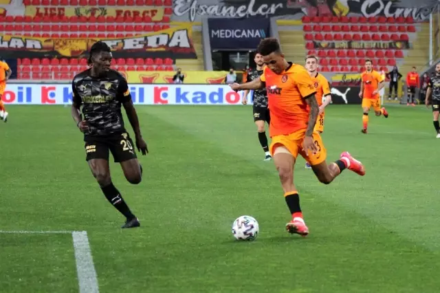 Süper Lig: Göztepe: 1 - Galatasaray: 2 (İlk yarı) Süper Lig: Göztepe: 1 - Galatasaray: 2 (İlk yarı)