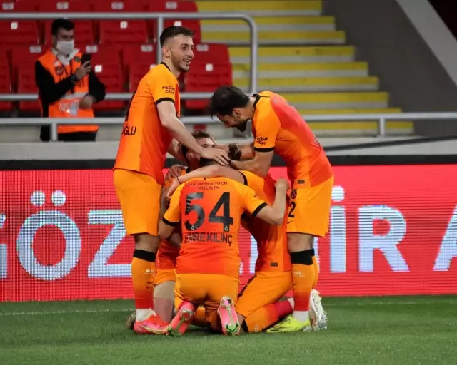 Süper Lig: Göztepe: 1 - Galatasaray: 2 (İlk yarı) Süper Lig: Göztepe: 1 - Galatasaray: 2 (İlk yarı)