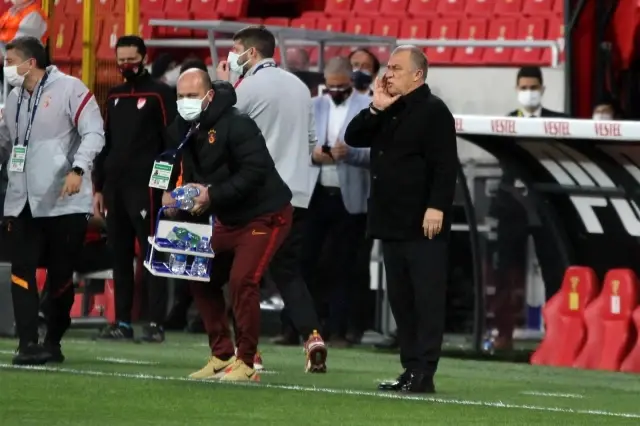 Süper Lig: Göztepe: 1 - Galatasaray: 2 (İlk yarı) Süper Lig: Göztepe: 1 - Galatasaray: 2 (İlk yarı)
