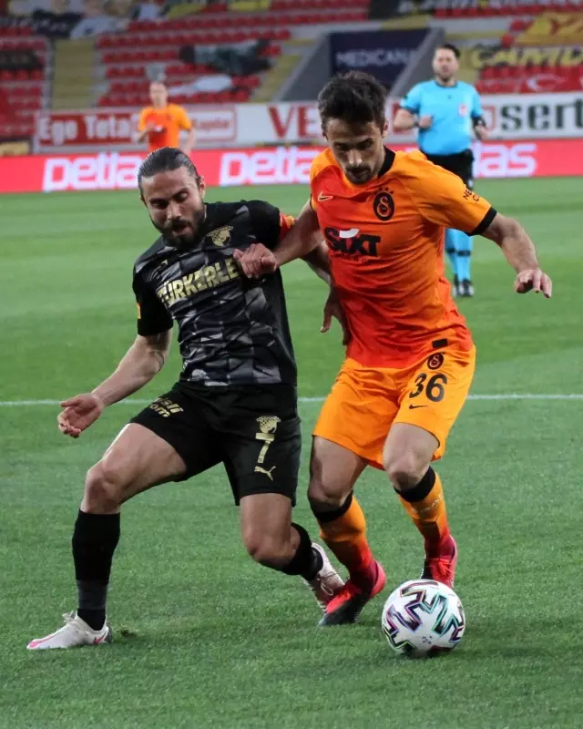 Süper Lig: Göztepe: 1 - Galatasaray: 2 (İlk yarı) Süper Lig: Göztepe: 1 - Galatasaray: 2 (İlk yarı)