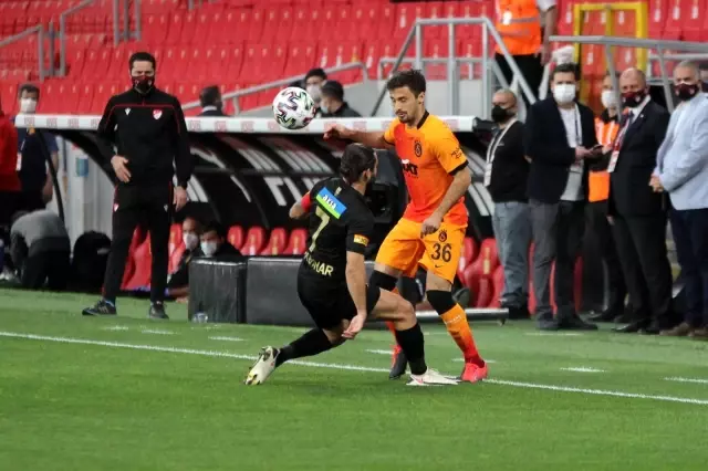Süper Lig: Göztepe: 1 - Galatasaray: 2 (İlk yarı) Süper Lig: Göztepe: 1 - Galatasaray: 2 (İlk yarı)