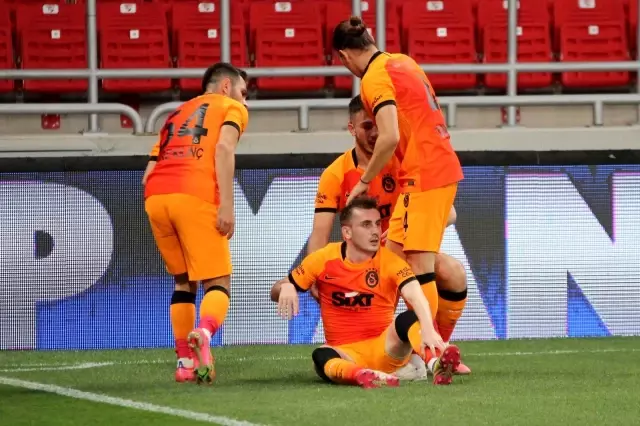 Süper Lig: Göztepe: 1 - Galatasaray: 2 (İlk yarı) Süper Lig: Göztepe: 1 - Galatasaray: 2 (İlk yarı)