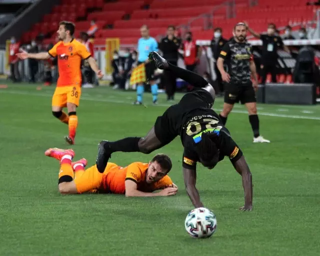 Süper Lig: Göztepe: 1 - Galatasaray: 2 (İlk yarı) Süper Lig: Göztepe: 1 - Galatasaray: 2 (İlk yarı)