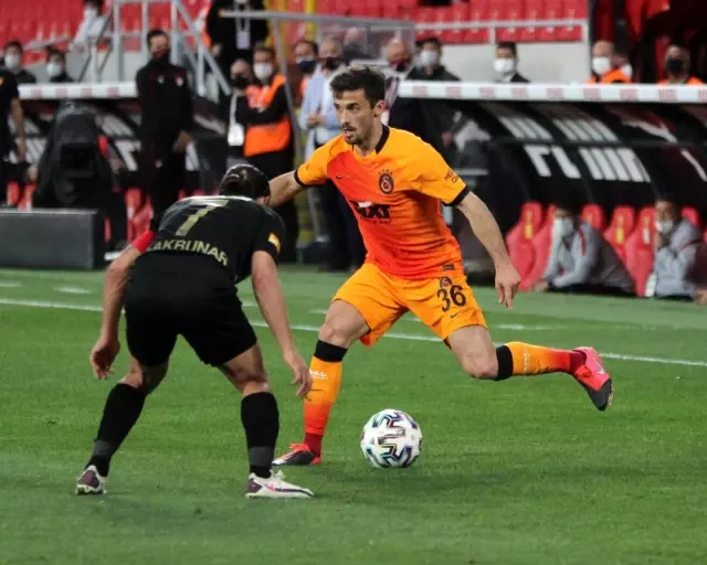Süper Lig: Göztepe: 1 - Galatasaray: 2 (İlk yarı) Süper Lig: Göztepe: 1 - Galatasaray: 2 (İlk yarı)