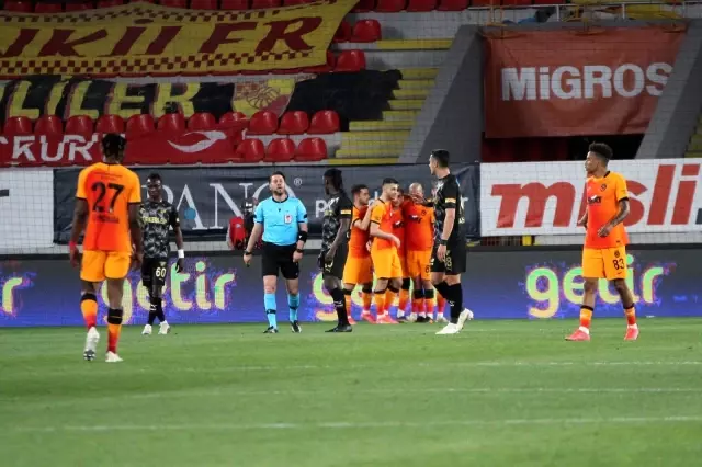 Süper Lig: Göztepe: 1 - Galatasaray: 3 (Maç sonucu) Süper Lig: Göztepe: 1 - Galatasaray: 3 (Maç sonucu)