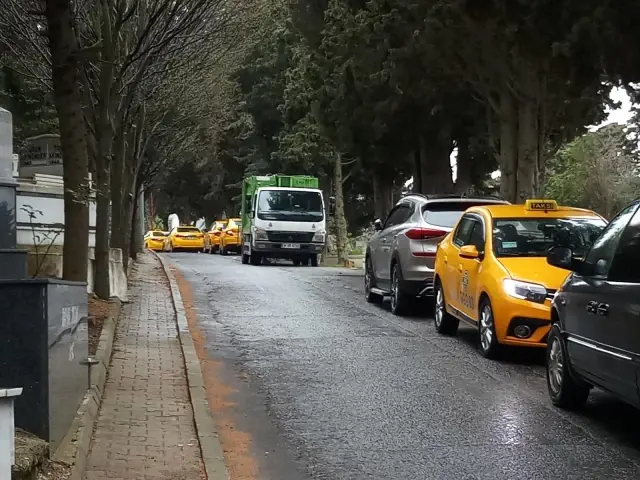 Taksici esnafına yüzlerce araçlık konvoyla veda Taksici esnafına yüzlerce araçlık konvoyla veda