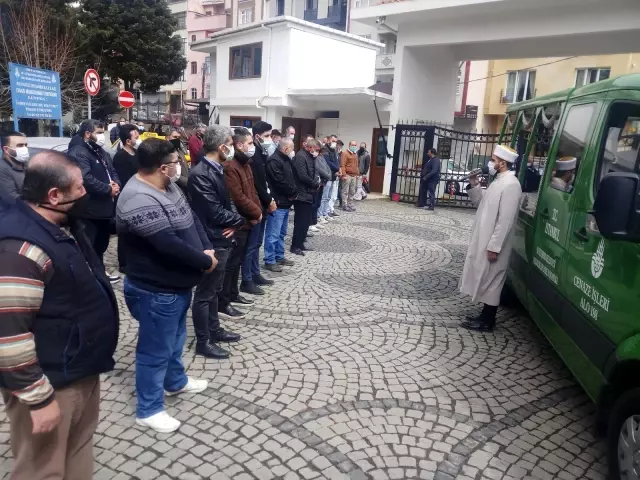 Taksici esnafına yüzlerce araçlık konvoyla veda Taksici esnafına yüzlerce araçlık konvoyla veda