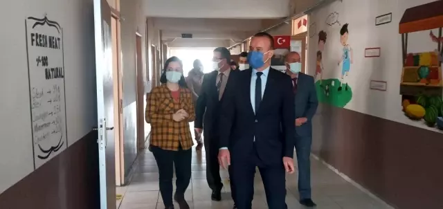 Tekin, ilçelerde incelemelerde bulundu Tekin, ilçelerde incelemelerde bulundu