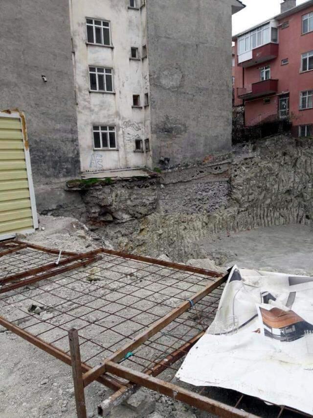 Temelinde toprak kayması oluşan Saadet Aparmanı tahliye edildi Temelinde toprak kayması oluşan Saadet Aparmanı tahliye edildi