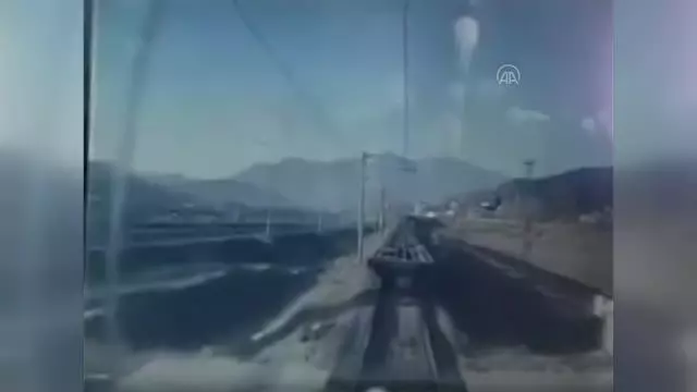 Son dakika gündem: Tren kazasının güvenlik kamerası kayıtları ortaya çıktı Son dakika gündem: Tren kazasının güvenlik kamerası kayıtları ortaya çıktı