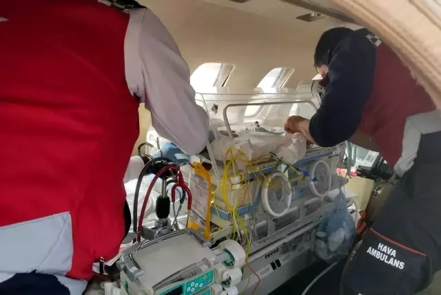 Son dakika... Uçak ambulanslar bebekler için havalandı Son dakika... Uçak ambulanslar bebekler için havalandı