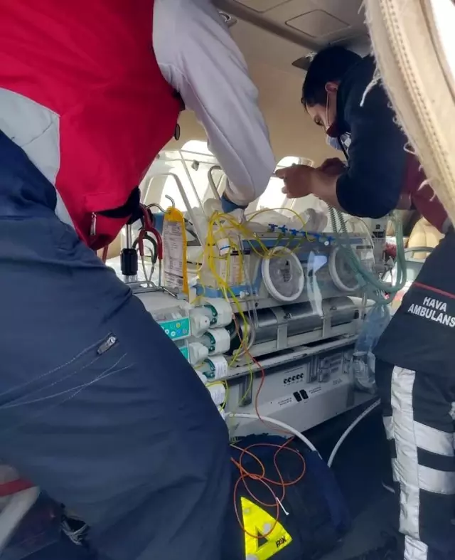Son dakika... Uçak ambulanslar bebekler için havalandı Son dakika... Uçak ambulanslar bebekler için havalandı