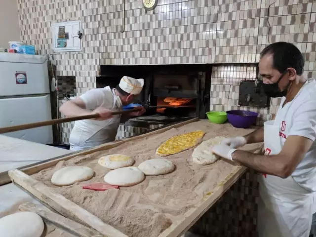 Vatandaşlara destek için pideye yüzde 15 indirim yaptı Vatandaşlara destek için pideye yüzde 15 indirim yaptı