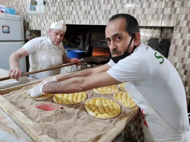 Vatandaşlara destek için pideye yüzde 15 indirim yaptı Vatandaşlara destek için pideye yüzde 15 indirim yaptı
