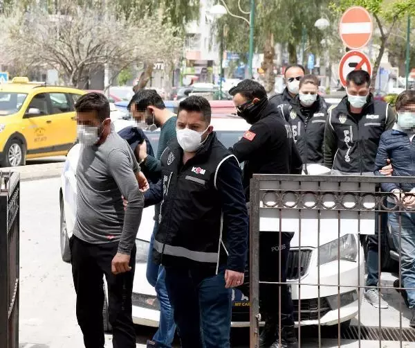 Yurt dışına kaçarken yakalanan 2 FETÖ şüphelisi ile 2 organizatör adliyede Yurt dışına kaçarken yakalanan 2 FETÖ şüphelisi ile 2 organizatör adliyede