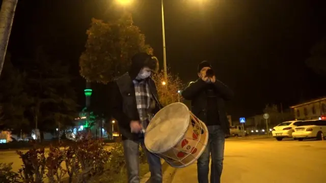 77 yıllık geleneği davul zurna eşliğinde 'türkülerle' yaşatıyorlar 77 yıllık geleneği davul zurna eşliğinde 'türkülerle' yaşatıyorlar