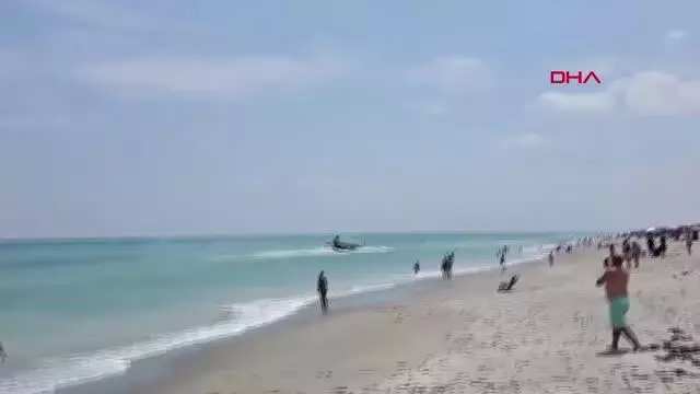 ABD'de motor arızası yaşayan gösteri uçağı denize zorunlu iniş yaptı ABD'de motor arızası yaşayan gösteri uçağı denize zorunlu iniş yaptı