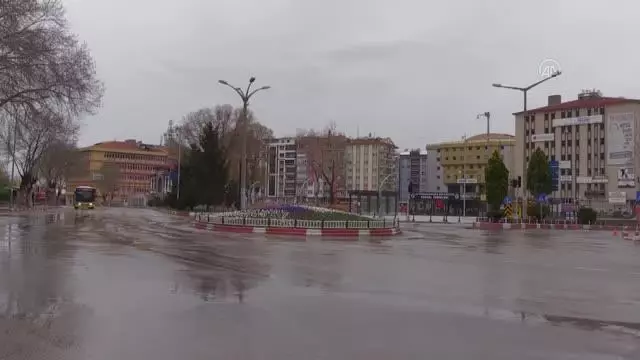 AFYONKARAHİSAR - Cadde ve sokaklarda sessizlik hakim AFYONKARAHİSAR - Cadde ve sokaklarda sessizlik hakim