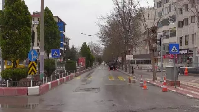 AFYONKARAHİSAR - Cadde ve sokaklarda sessizlik hakim AFYONKARAHİSAR - Cadde ve sokaklarda sessizlik hakim