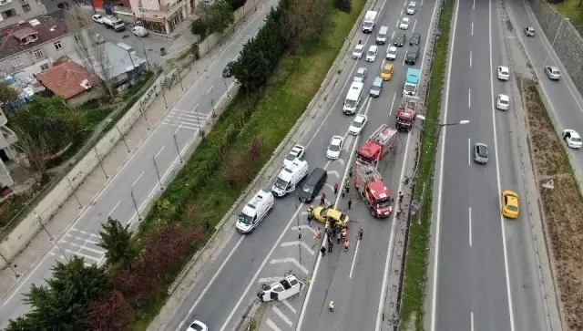 Ataşehir'de taksilerin karıştığı zincirleme kaza: 3 yaralı Ataşehir'de taksilerin karıştığı zincirleme kaza: 3 yaralı