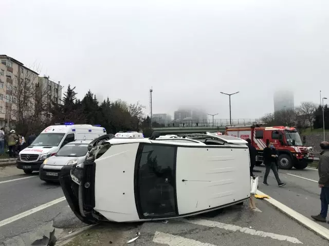 Ataşehir'de taksilerin karıştığı zincirleme kaza: 3 yaralı Ataşehir'de taksilerin karıştığı zincirleme kaza: 3 yaralı