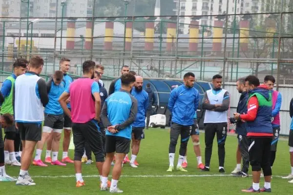 SPOR Bülent Uygun: Bahanelerin arkasına sığınamayız. Biz Rizespor'uz SPOR Bülent Uygun: Bahanelerin arkasına sığınamayız. Biz Rizespor'uz