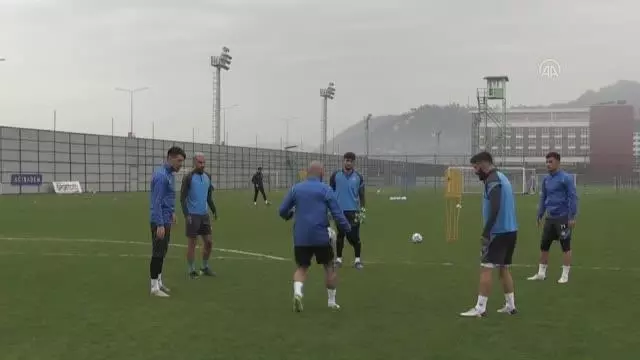 Çaykur Rizespor Teknik Direktörü Bülent Uygun: 'Zor bir maç bizi bekliyor' Çaykur Rizespor Teknik Direktörü Bülent Uygun: 'Zor bir maç bizi bekliyor'