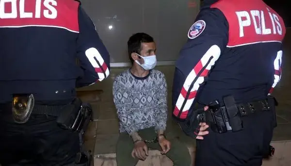 'Dur' ihtarına uymayıp kaçan 4 kişiden ikisi yakalandı 'Dur' ihtarına uymayıp kaçan 4 kişiden ikisi yakalandı