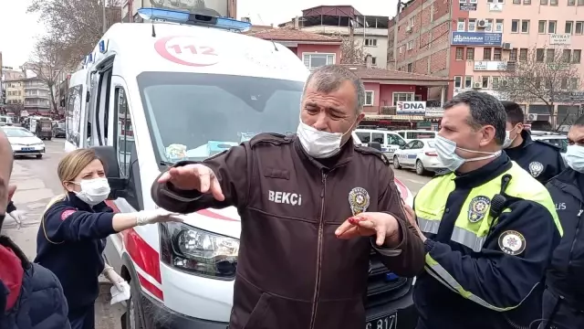 Son dakika haberleri... KIRIKKALE - Polis merkezi önündeki bıçaklı kavgada polis, bekçi ve 2 kişi yaralandı Son dakika haberleri... KIRIKKALE - Polis merkezi önündeki bıçaklı kavgada polis, bekçi ve 2 kişi yaralandı
