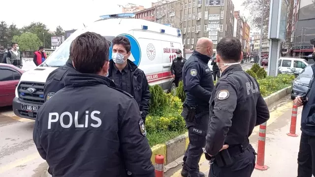 Son dakika haberleri... KIRIKKALE - Polis merkezi önündeki bıçaklı kavgada polis, bekçi ve 2 kişi yaralandı Son dakika haberleri... KIRIKKALE - Polis merkezi önündeki bıçaklı kavgada polis, bekçi ve 2 kişi yaralandı