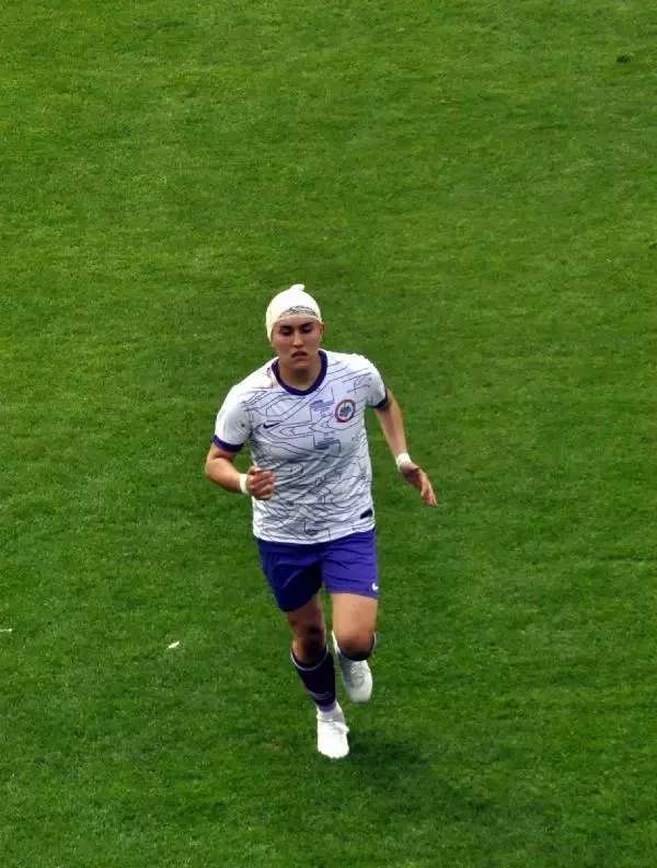 Ereğli Belediyespor, ilk maçında Kocaeli Futbol Kulübü'nü 2-1 yendi Ereğli Belediyespor, ilk maçında Kocaeli Futbol Kulübü'nü 2-1 yendi