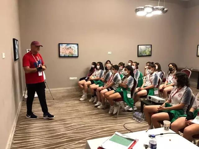 Ereğlili kadın futbolcular ilk maçta 3 puan aldı Ereğlili kadın futbolcular ilk maçta 3 puan aldı