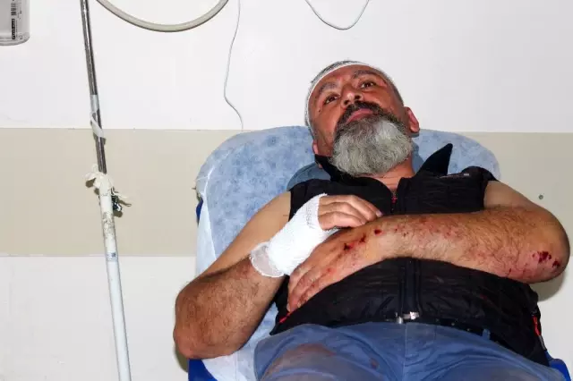 Karşı yönden gelen traktör aracını biçti, kaza sonrası öldüresiye dayak yedi Karşı yönden gelen traktör aracını biçti, kaza sonrası öldüresiye dayak yedi