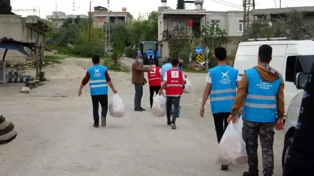 Gençlerin iyilik hareketi yaşlıların hayır duaları ile karşılandı Gençlerin iyilik hareketi yaşlıların hayır duaları ile karşılandı
