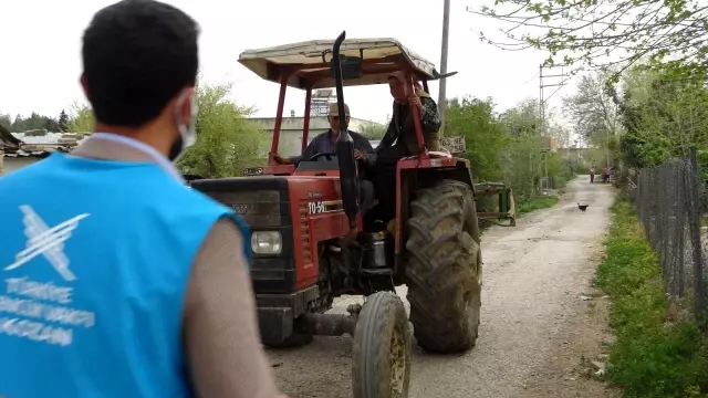 Gençlerin iyilik hareketi yaşlıların hayır duaları ile karşılandı Gençlerin iyilik hareketi yaşlıların hayır duaları ile karşılandı