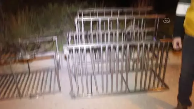 Hastane deposundan raf çaldığı iddia edilen iki hırsızlık şüphelisi gözaltına alındı Hastane deposundan raf çaldığı iddia edilen iki hırsızlık şüphelisi gözaltına alındı